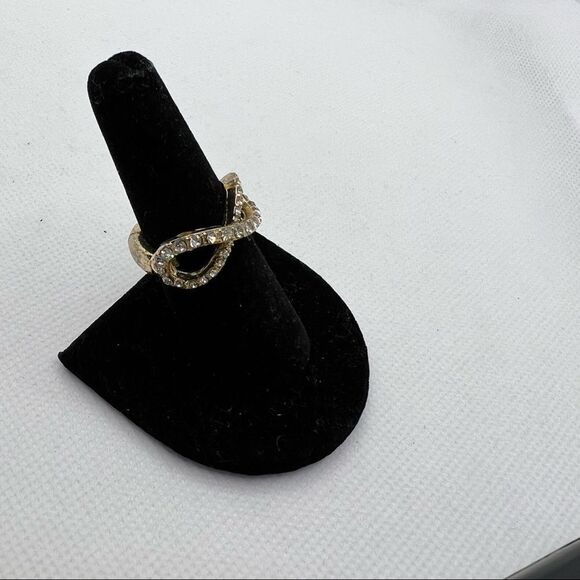 🍭4/$20 Rhinestone studded infinity stretch ring - Picture 3 of 4
